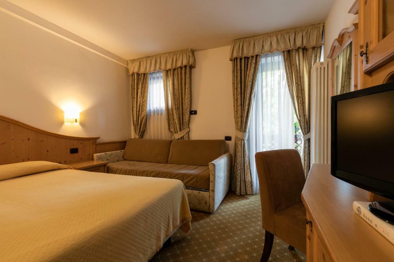 Hotel Isolabella Wellness フィエーラ・ディ・プリミエーロ エクステリア 写真